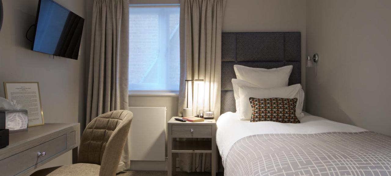 54 Queen's Gate Hotel 4*